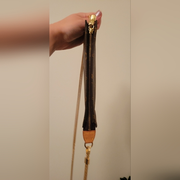 100%Authentic Louis Vuitton Monogram Pouch, Serial Code:VI0968 - Picture 7 of 14